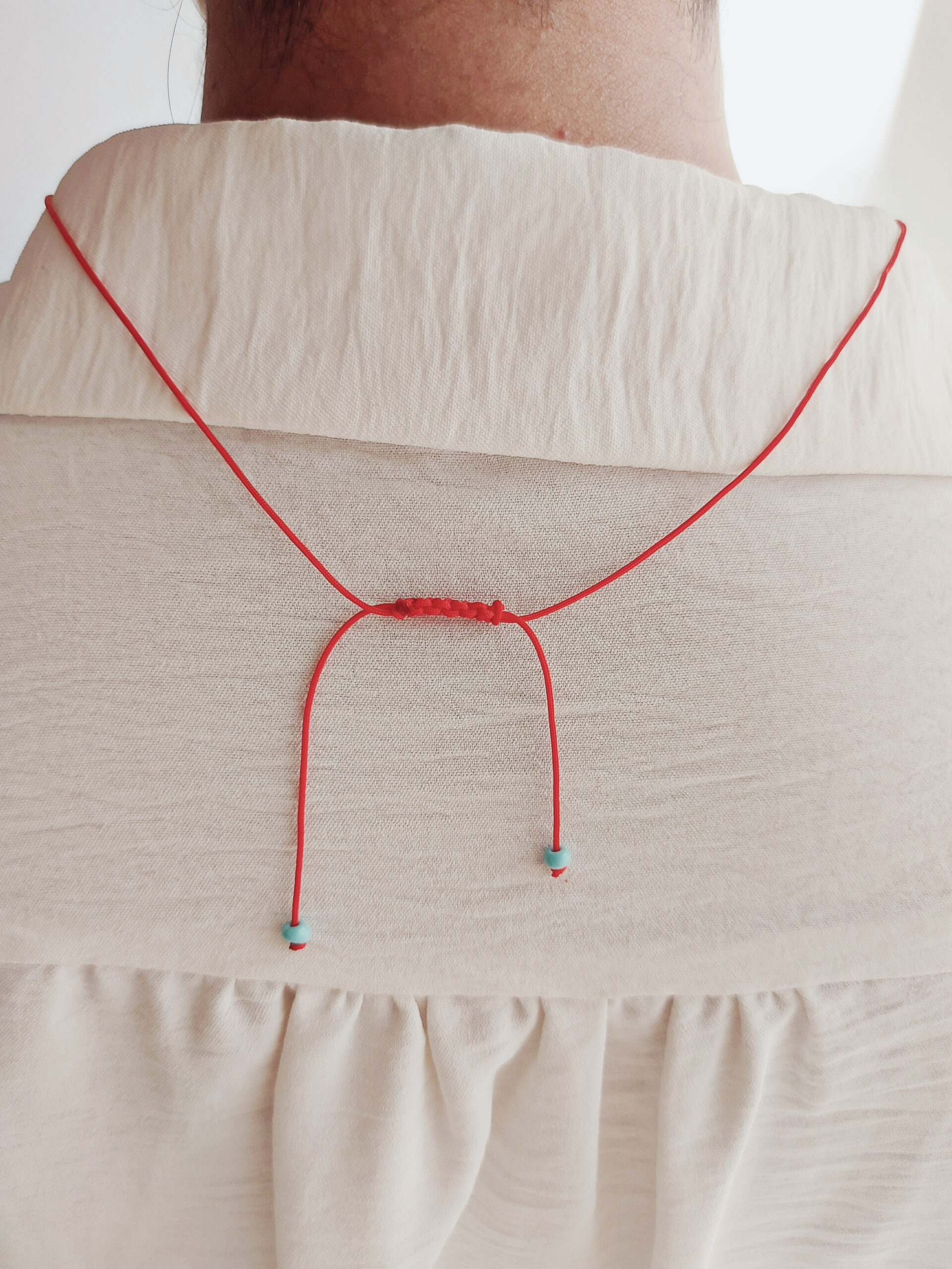 گره پشت گردنبند