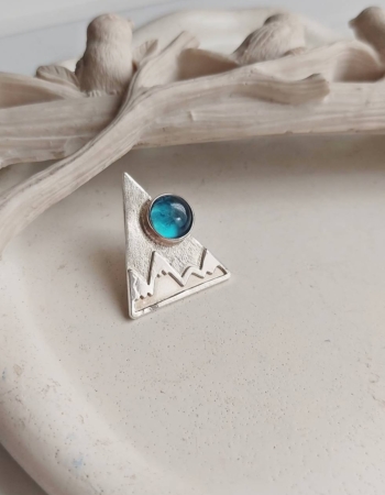 سنجاق سینه کوه و ماه